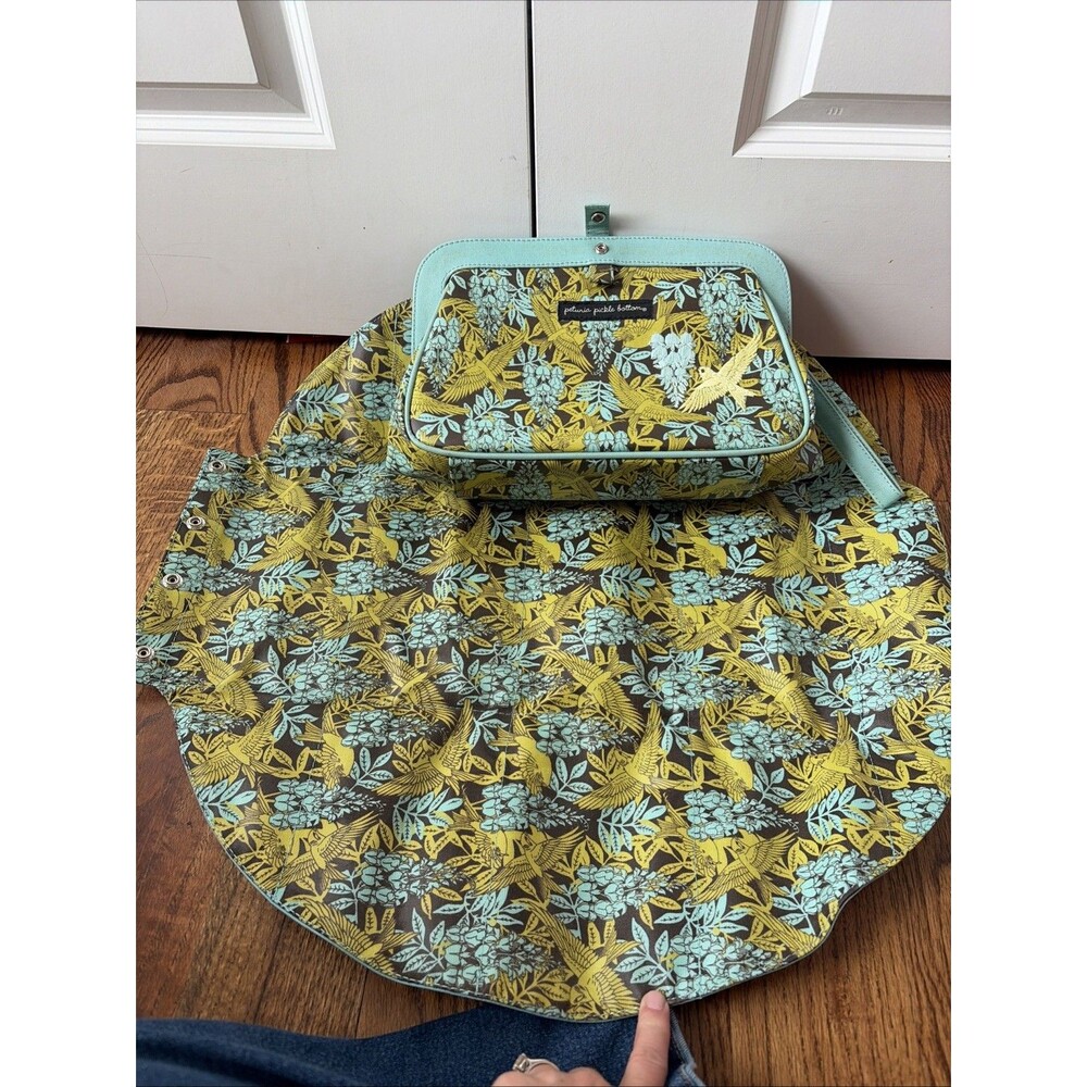 Petunia Pickle Bottom Diaper bag Wristlet With Changing Pad - Picture 5 of 5